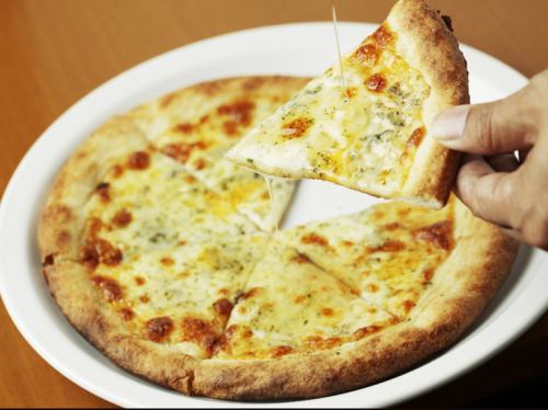 4 kinds of cheese pizza with honey