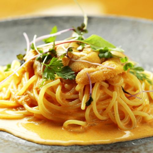 Fresh sea urchin from Hokkaido is used luxuriously! Tomato cream spaghetti with raw sea urchin