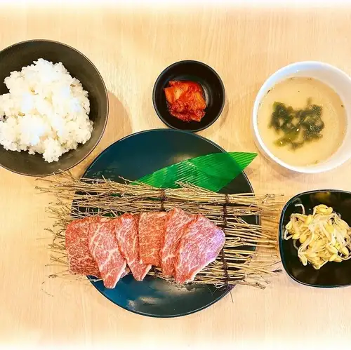 薩迦牛肉排骨午餐