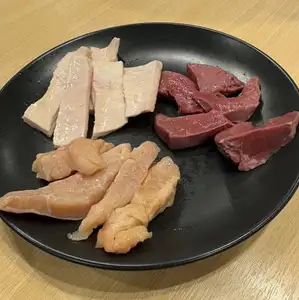 本日のホルモン三種盛り