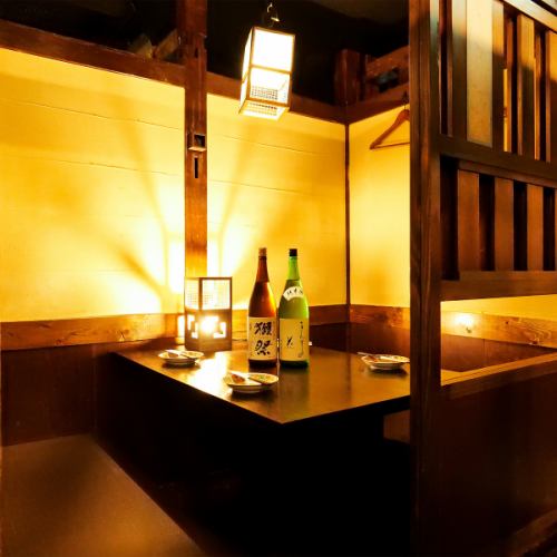 <p>【個室完備】少人数様でも楽しめる個室席を多数ご用意!!歓送迎会や仲間内での宴会にもぴったりな宴会個室となっております。足をのばせるので、長時間のご宴会でも疲れることがなく、楽しい時間をお過ごしいただけます。荷物置き場も事欠きませんので、広々と宴会場をご利用することが可能です!!</p>