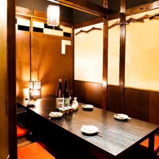 団体様にも最適なお座敷個室をご用意しております。一体感を感じることの出来るお席になりますので、非常に人気の高いお席となります。ゆっくり寛げる空間で旬の食材を使用した逸品を豊富に使用したコース料理をご堪能ください。宴会個室を各種ご用意しているので幅広いシーンのご利用いただけます！