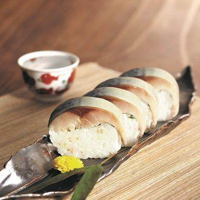 Fatty mackerel sushi roll (style)