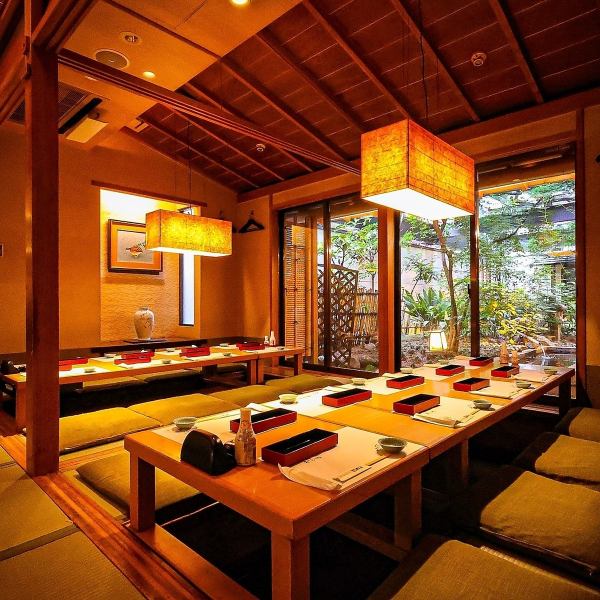 《宴会におすすめ》この時期引っ張りだこの大型宴会が可能◎最大宴会人数130名様で宴会可能◎宴会席をご用意！全体を見渡せる空間ですので、主役のいる宴会にも便利です♪ご家族でのプライベートでも会社同士の各種宴会と相性抜群◎使い勝手抜群なお席となっておりますので利用目的に応じてお気軽にお問合せください♪