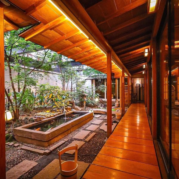 【大阪・梅田の和食と寿司の隠れ家】職人技が光る寿司と四季折々の懐石料理を、洗練された空間で堪能。 個室完備で、大切なひとときを贅沢に演出。宴会にも対応！