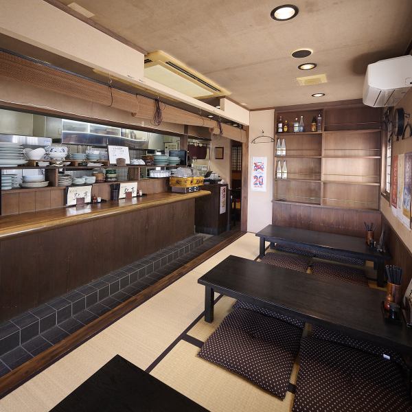 お一人様やペアでのご利用におすすめなのが、活気あふれるカウンター席。立ち飲みスタイルとなっており、仕事帰りにサクッと飲みたい時や、少し飲み足りない時の2軒目利用にも最適です◎調理の臨場感を間近で感じながら、新鮮な魚料理とお酒を楽しめます。アットホームな雰囲気で、気軽にふらっとお立ち寄りください。