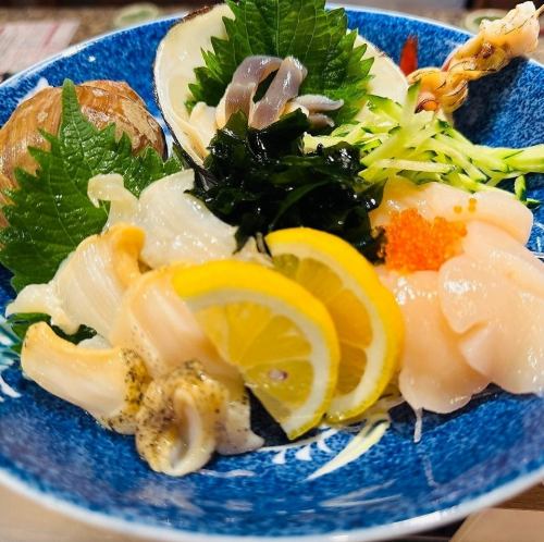 Assortment of 3 shellfish