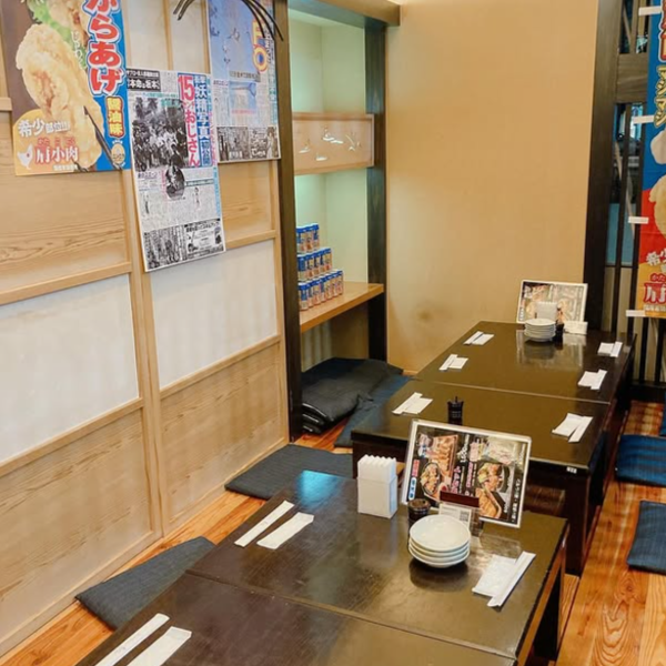 最大28名様まで貸切でのご利用が可能です。会社の宴会や同窓会、打ち上げなど、大人数でのパーティーに最適です◎周りを気にすることなく、心ゆくまでおしゃべりや食事をお楽しみいただけます。大人数の宴会に最適な飲み放題付きのコースは5,000円(税込)からご用意しておりますので、皆さまのご予約お待ちしております!