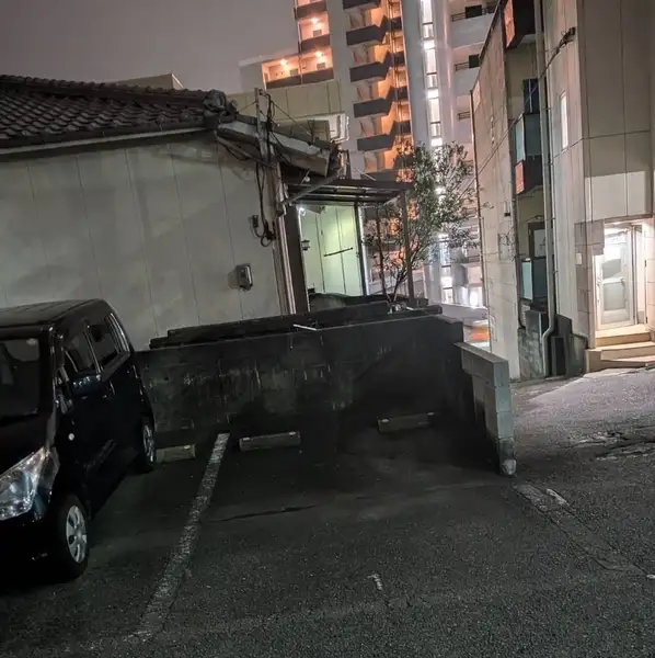 店舗には専用の駐車場を設けておりますのでお車でお越しのお客様もスムーズにご来店いただけます。店内には手書きの黒板がありペロリのおすすめメニューが一目でわかるアットホームな雰囲気が魅力です。ご友人とのお集まりやデートなど様々なシーンで美味しい洋食を味わいながら特別なひと時をお過ごしいただけます。