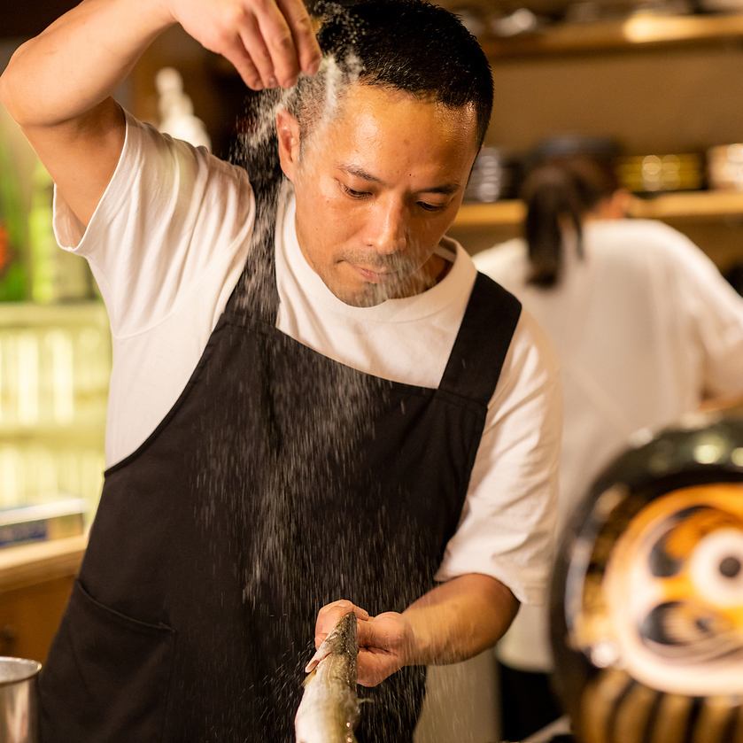 平尾商店、名物の『藁焼きと焼き魚』を是非一度ご賞味ください！