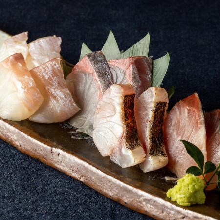 Assortment of 4 pieces of sashimi (1 serving)