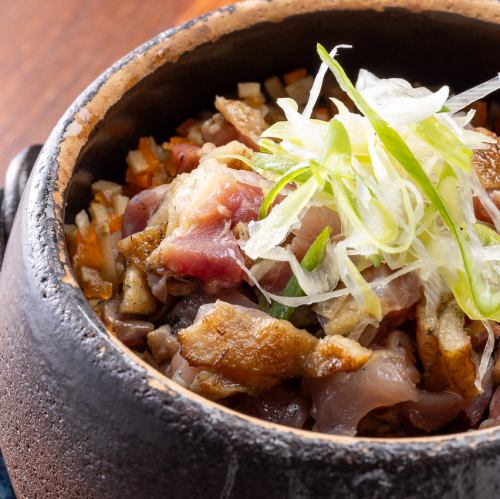 赤鶏の藁焼き土鍋飯