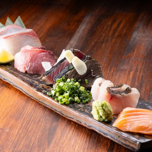 カツオの藁焼きが入ったお刺身五点盛り