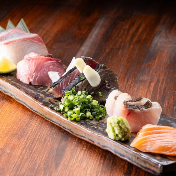 カツオの藁焼きが入ったお刺身五点盛り