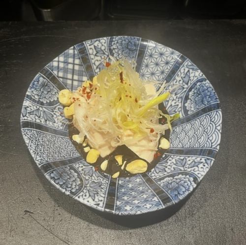 Moist chicken with black sesame sauce