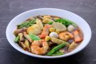 エビとイカと豚肉入りの季節野菜炒め