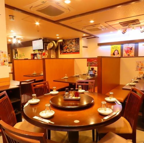 【本格中華を愉しむ♪】本格中華を愉しめる円卓席タイプもご用意があります!当店は宴会も、ご友人・同僚でのお食事にもぴったりです。会社のご宴会席などでもご利用頂けるよう、大人数でのご予約も承っております。ご予算・お料理・ご要望などお気軽に。ご要望がある場合は、リクエスト予約でも受付可能です!