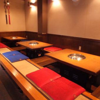 If you remove the partition of digging seats, it is perfect for banquets with large numbers of people!