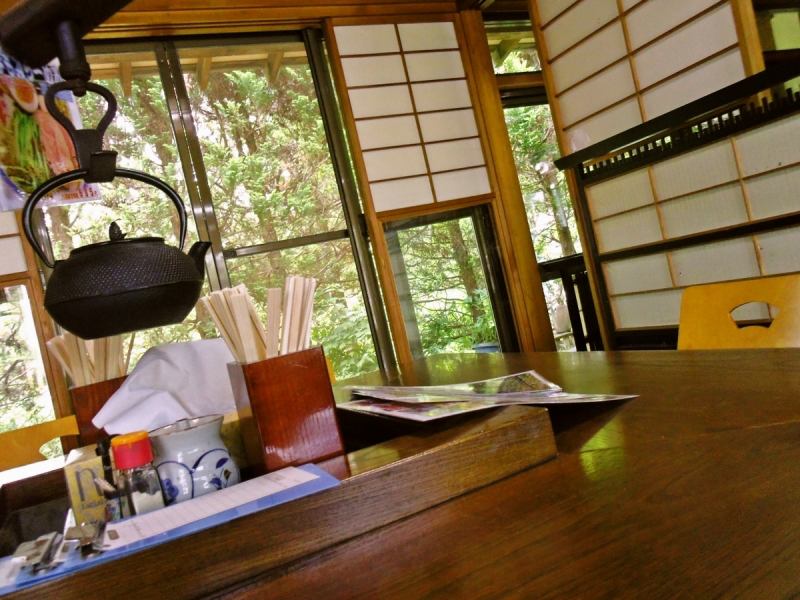 A tatami room that surrounds the hearth in the center of the store.You can taste the special soba noodles, udon noodles, and ramen in the tasteful restaurant.