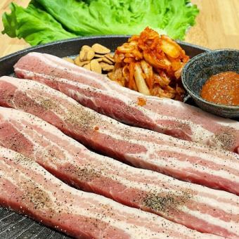 명물! 삶은 탄 + 두껍게 썰어 삼겹살 【무료 뷔페】 + 맥주 포함 【무료 음료】 120 분