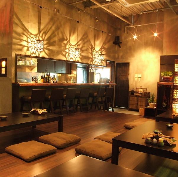 带有亚洲风味的间接照明在餐厅内营造出温馨的氛围。最多可容纳35人！