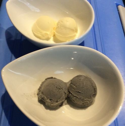 Ice cream (vanilla/black sesame)