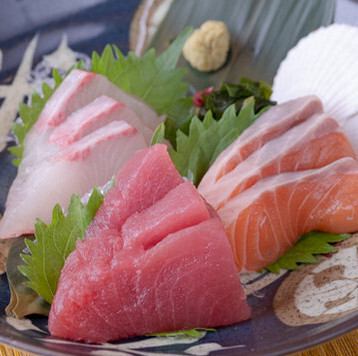 お造り盛り合わせ三種(各三切れ)