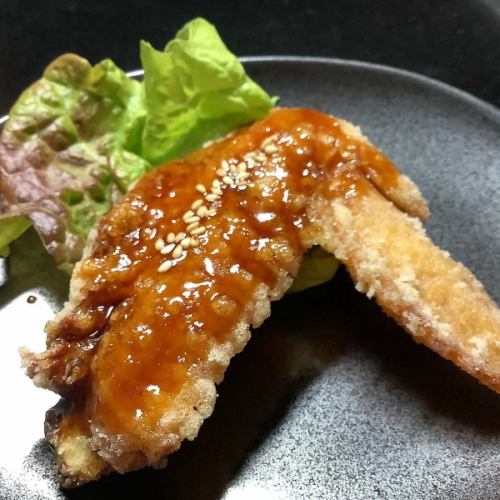 1 deep fried chicken wing