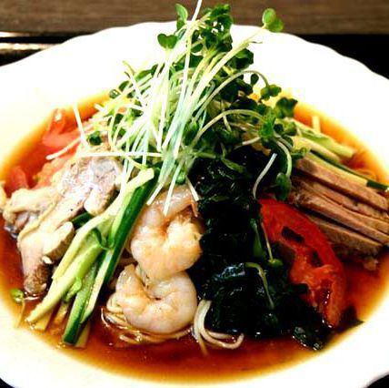 具がたっぷり！旨い【冷し中華】