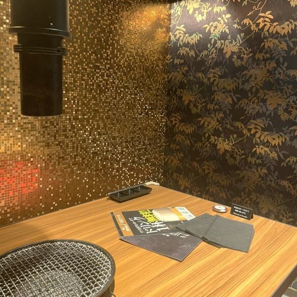【完全個室】　当店では換気設備完備の個室でご案内させていただきます。接待や特別な日のご利用にもおすすめです。歓送迎会にもぴったりです！稲毛でトップクラスの上質なお肉を、お席に備え付けのロースターで焼き上げてお召し上がりください。