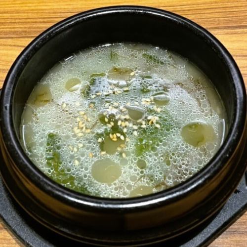 もずくわかめスープ