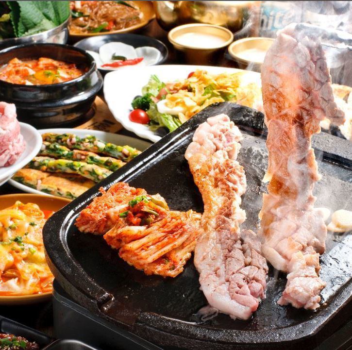 The popular samgyeopsal is 1,300 yen per person~♪