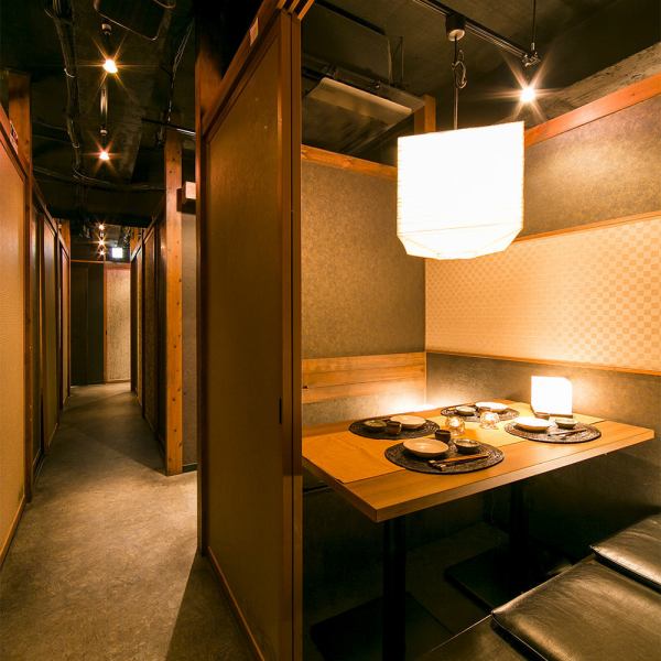 【熊本の食べ飲み放題×完全個室居酒屋】接待や食事会、上司と一緒に行く飲み会など、少し大人の雰囲気も必要なシーンにも使いやすい空間です。飲み放題付きコースは2名様～お受けしていますので、少人数様にもコースがおすすめ♪