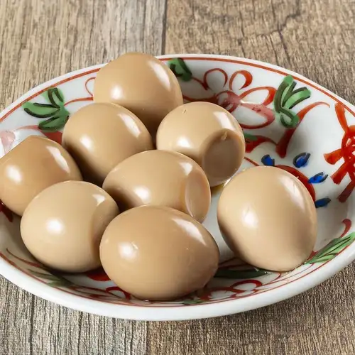 Quail eggs with garlic