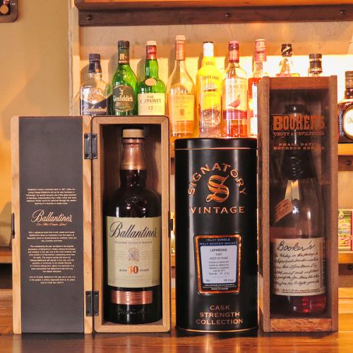 A wide variety of whiskeys are available.We are waiting for you with a lot of rare whiskeys.