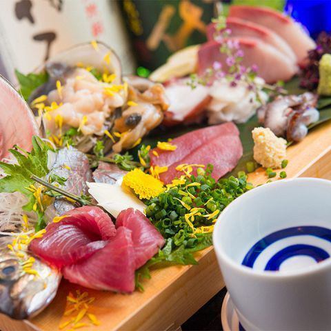 自慢の直送鮮魚をご堪能◎日替わりの新鮮なお刺身盛合わせをはじめ、季節の食材にこだわりご提供！