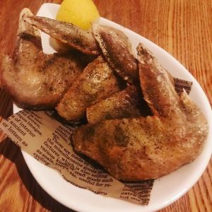 大山鶏の手羽先素揚げ ハーブソルト