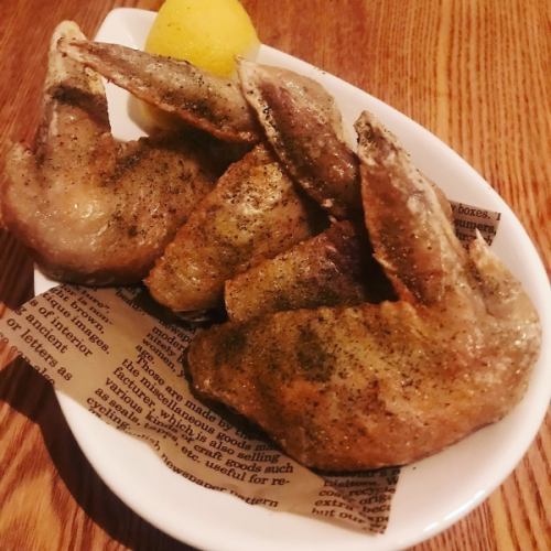 大山鶏の手羽先素揚げ ハーブソルト