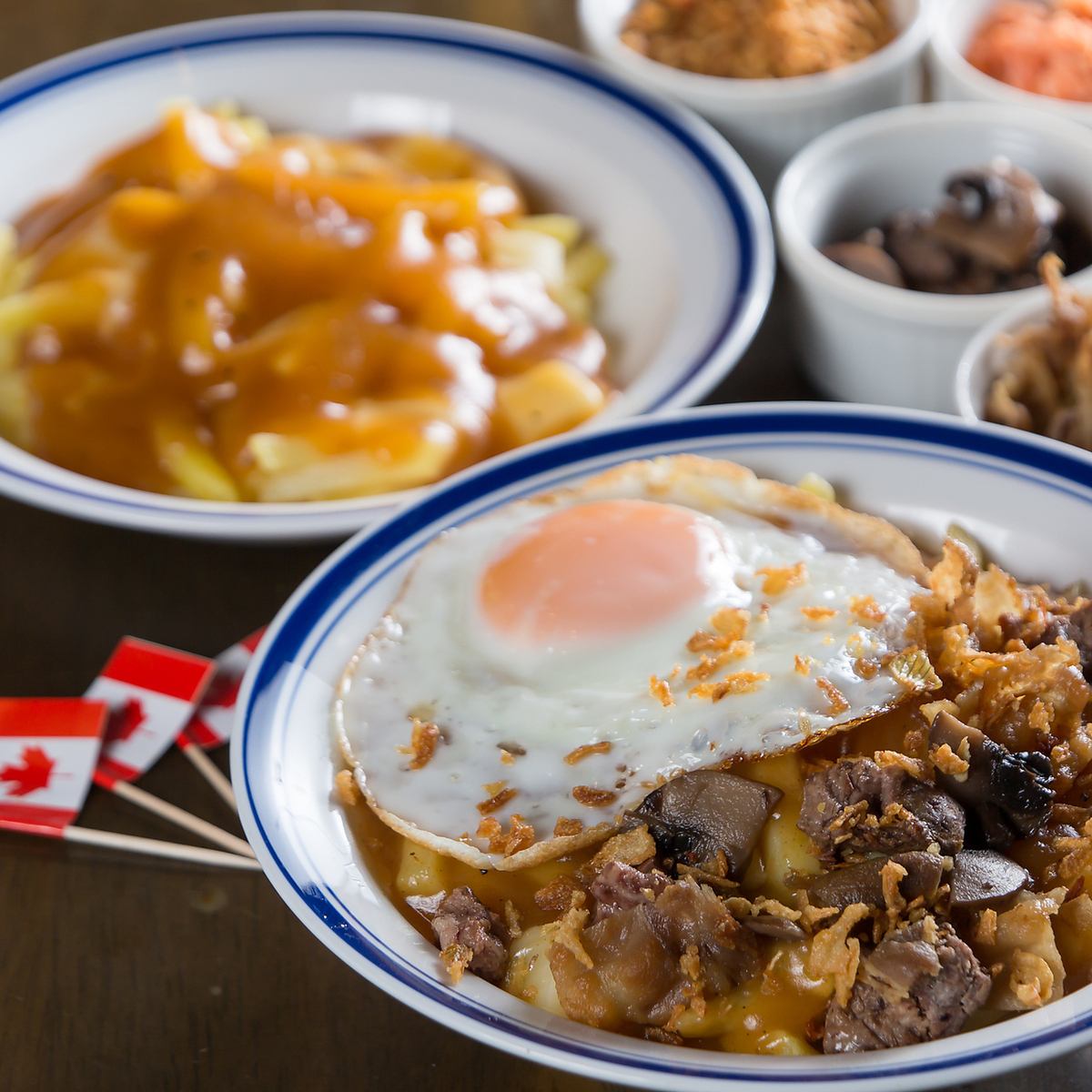 落ち着いた空間でカナダ料理をお楽しみください♪