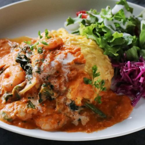 Small shrimp and spinach tomato cream omelet rice