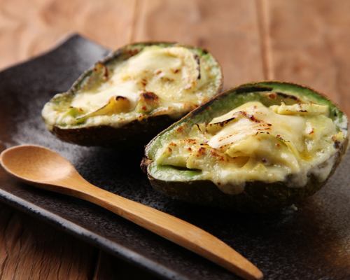アボカドそのまんまグラタン
