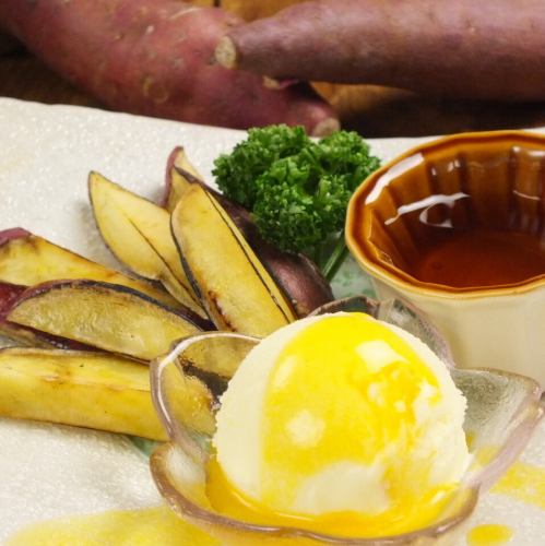 熱々さつまいものハニーバタースティックバニラアイス添え
