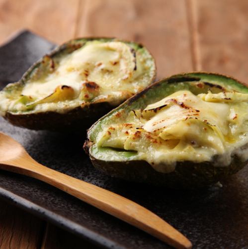アボカドそのまんまグラタン