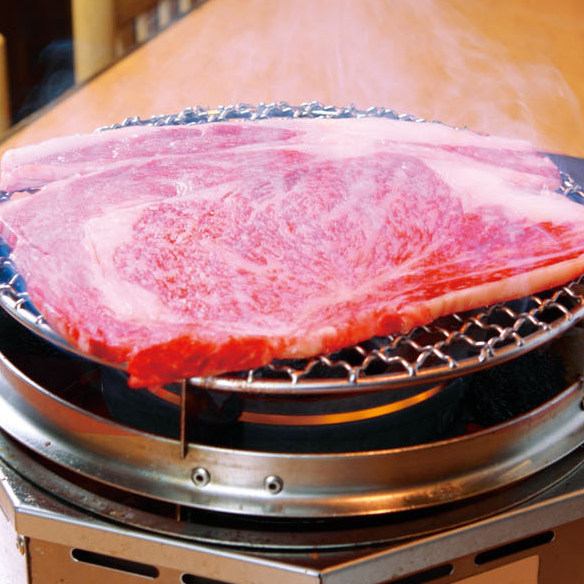 Specialty! Big ribs (26 cm in diameter!) protruding short ribs 1,880 yen → Use a coupon for 0 yen!