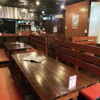 We have table seats for 6 people where you can relax comfortably.Please use it in various scenes such as girls-only gatherings, parties, and reunions.