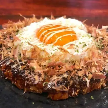 這裡也提供正宗的鐵板燒和沖繩料理。