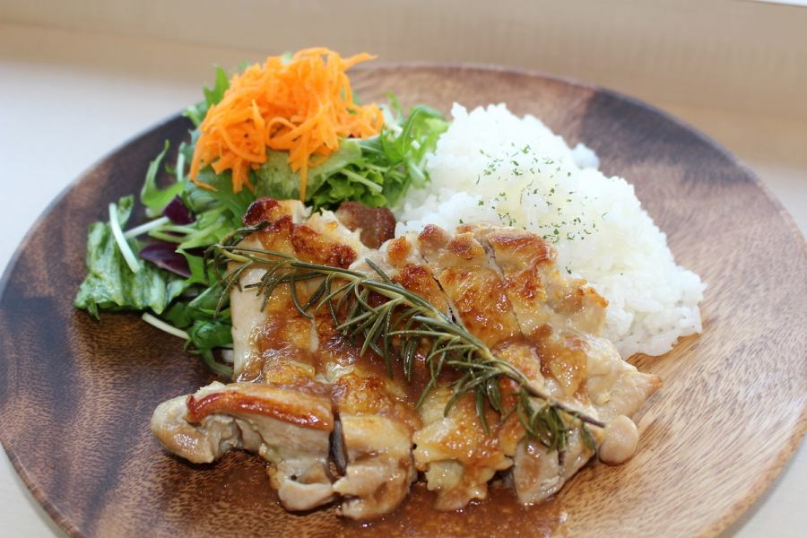 大人の一番人気のハーブチキンのコンフィ パン、サラダビュッフェ・ドリンクバー付