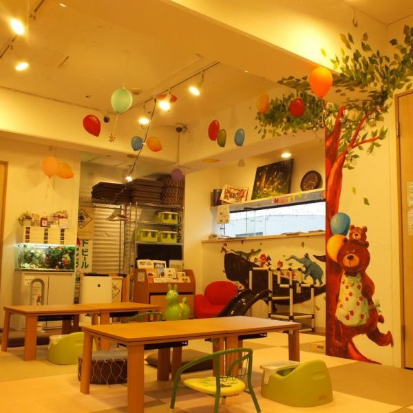 小さなお子様連れでも気兼ねなく食事が楽しめるアットホームな店内。このお店の魅力は、フロアが畳メインの造りになっている事。小さなお子様も安心して過ごす事ができ、大人は自宅にいるような落ち着いた空間で語らう事が出来ます。お子様メニューだけでなくプロ拘りの大人向けのメニューは本格的な家庭料理を味わえます♪