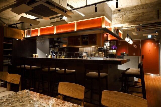 カウンターのお席はお一人のお客様はもちろん、デートでのご利用にも最適です♪大切な方と一緒に素敵なひとときをお過ごしください。