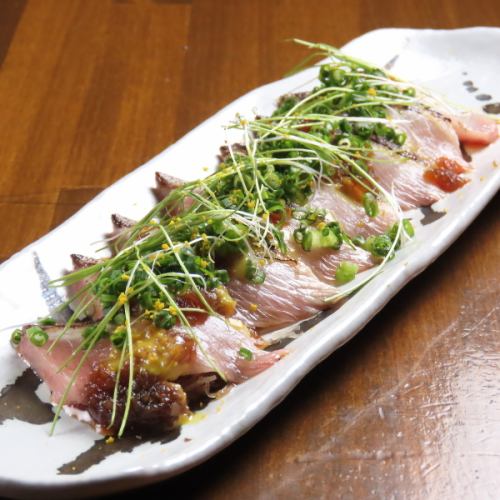 Seared fatty wild yellowtail with onion and soy sauce